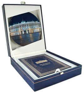 Подарочный набор с книгой и тарелкой "Эрмитаж" на английском