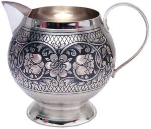 Молочник из серебра "Цветы"