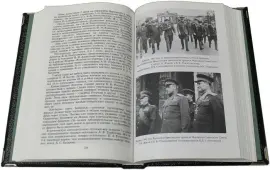 Книги в кожаном переплете "Воспоминания и размышления" Г.К. Жуков, в 2 томах, в футляре Книги в кожаном переплете "Воспоминания и размышления" Г.К. Жуков, в 2 томах, в футляре