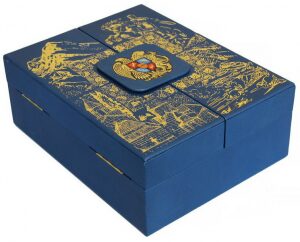 Книга в кожаном переплете "История Армении" (в футляре)