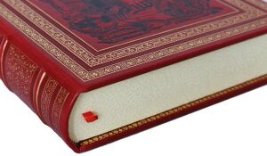 Подарочная книга в кожаном переплёте "Подарок молодым хозяйкам"