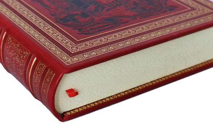 Подарочная книга в кожаном переплёте "Подарок молодым хозяйкам"