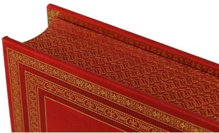 Подарочная книга в кожаном переплёте "Подарок молодым хозяйкам"