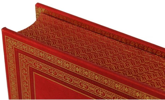 Leather-bound gift book "A gift for young housewives"