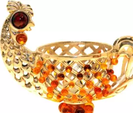 Сувенир-шкатулка из янтаря "Курочка"