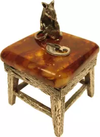 Сувенир из янтаря "Мышонок"