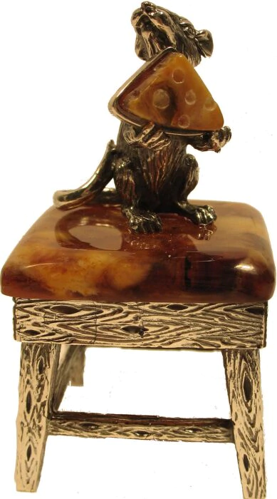 Souvenir made of amber "Mouse and cheese"