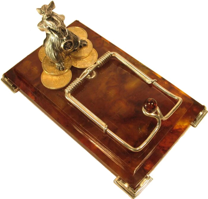 Business card holder made of amber "Magnate"
