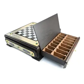 Яйцо пасхальное из янтаря с бисерным оформлением