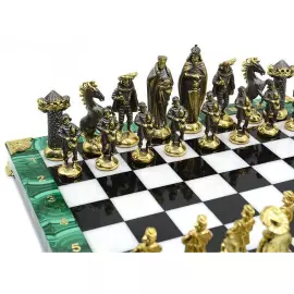 Яйцо пасхальное из янтаря