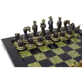 Шахматы из змеевика и бронзы "Деревенские" Шахматы из змеевика и бронзы "Деревенские"