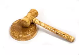 Молоток аукционный, карельская береза