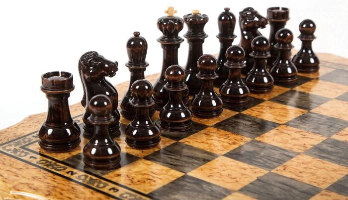Karelian birch chess set with curly edges