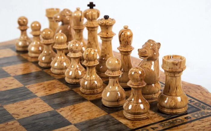 Karelian birch chess set with curly edges