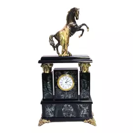 Mantel clock "Capital. Horse with a blanket" (serafinite)