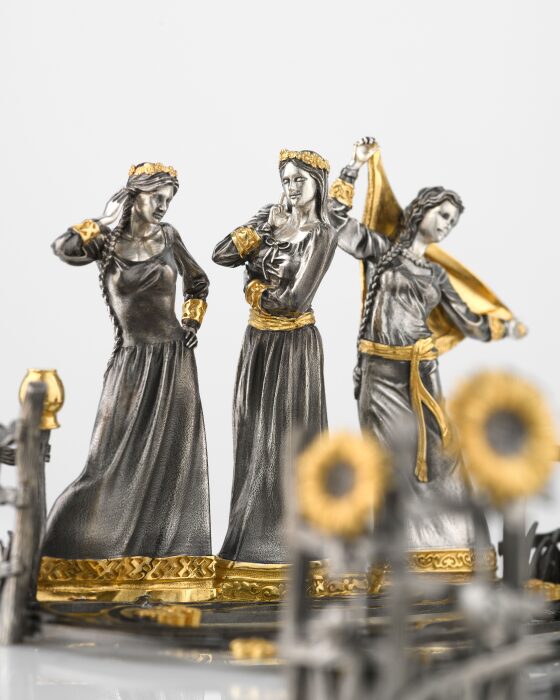 The "Razgulyai" napkin holder
