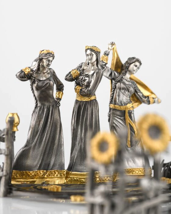 The "Razgulyai" napkin holder