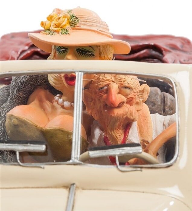 The author's statuette "Car: My new bride", polystone