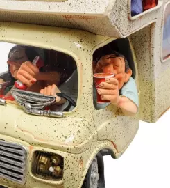 Авторская статуэтка "Автомобиль: Кемпинг", полистоун