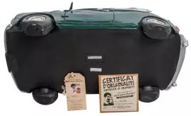 Авторская статуэтка "Автомобиль: Моя первая любовь" зеленая, полистоун