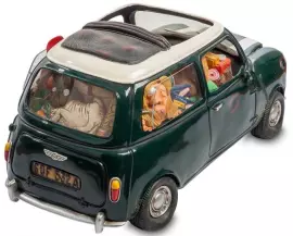 Авторская статуэтка "Автомобиль: Моя первая любовь" зеленая, полистоун