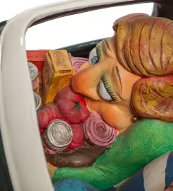 Авторская статуэтка "Автомобиль: Моя первая любовь" зеленая, полистоун