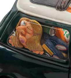 Авторская статуэтка "Автомобиль: Моя первая любовь" зеленая, полистоун