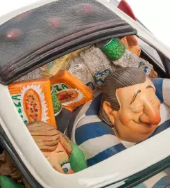 Авторская статуэтка "Автомобиль: Моя первая любовь" зеленая, полистоун