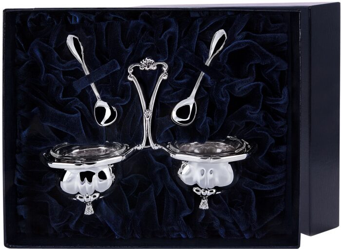 Серебряная солонка и перечница с ложками