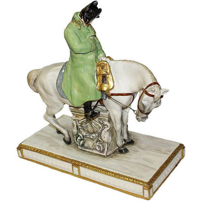 The statuette "Napoleon the vanquished"