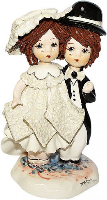 Statuette "A girl and a boy on a bench"