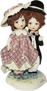 Statuette "Girl and boy standing"