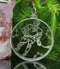 Елочная игрушка "Хоккеист" из серебра