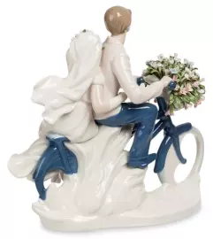 Фарфоровая статуэтка "Молодожены"