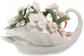 Керамическая статуэтка "Лебедь с цветами"