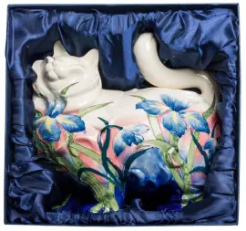 Фарфоровая статуэтка "Кошка"