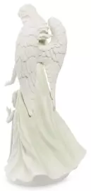Фарфоровая статуэтка "Ангел и девочка"