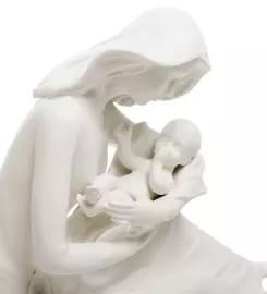 Фарфоровая статуэтка "Мать и дитя"
