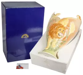 Фарфоровая ваза "Лев"