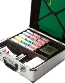 Набор для покера и блэк-джека "Орехи" (на 600 фишек) Набор для покера и блэк-джека "Орехи" (на 600 фишек)