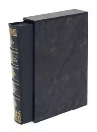 Книга в кожаном переплете "Современная разведка и шпионаж" в футляре