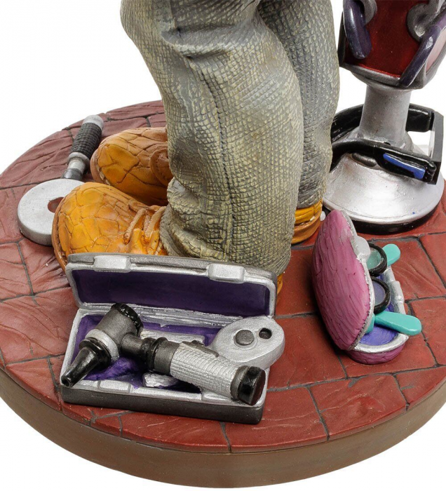 The Oculist statuette