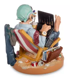 Статуэтка "Бизнесмен в выходной день"