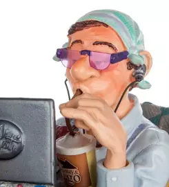 Статуэтка "Бизнесмен в выходной день"