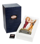 Статуэтка "Художница с натюрмортом"