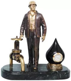 Сувенир-часы из бронзы "Работник нефтяной промышленности 1"