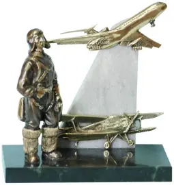 Сувенир из бронзы "Связь времен" Сувенир из бронзы "Связь времен"