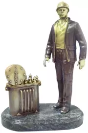 Статуэтка из бронзы "Электромонтажник"
