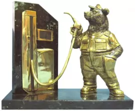 Статуэтка из бронзы "Бензозаправщик"