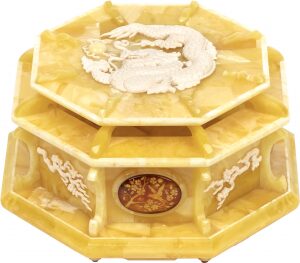 The box made of amber "Dragon"